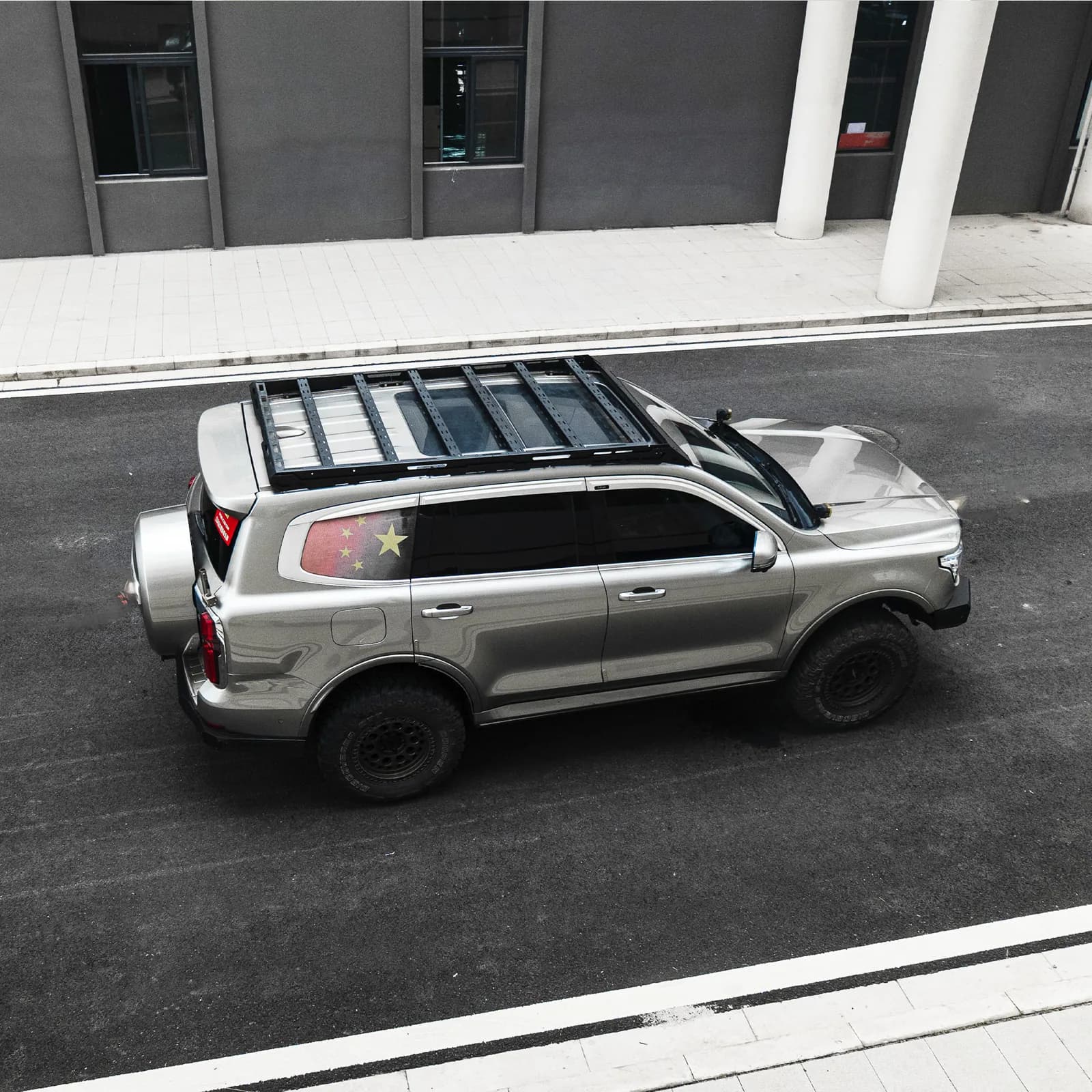 Roof rack detail, photo 1 of 3