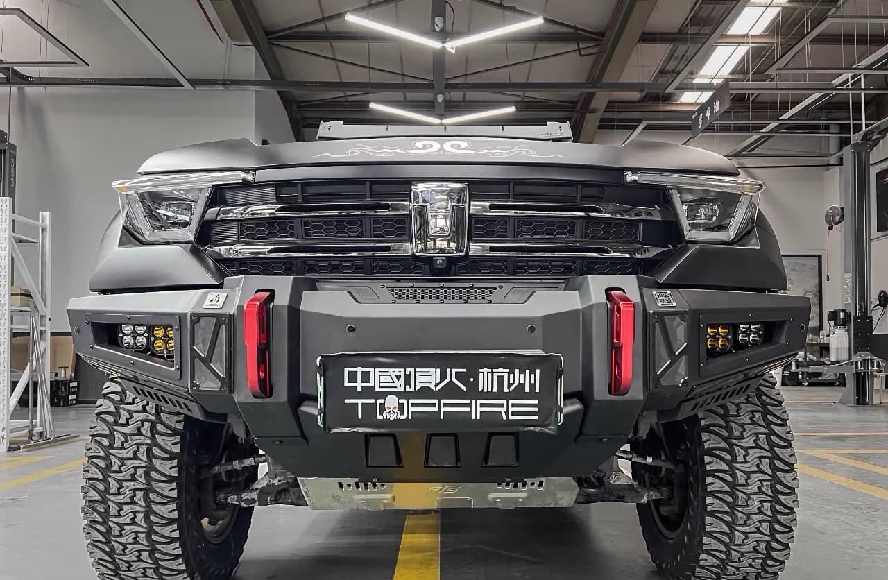 Rear bumper detail, photo 1 of 6