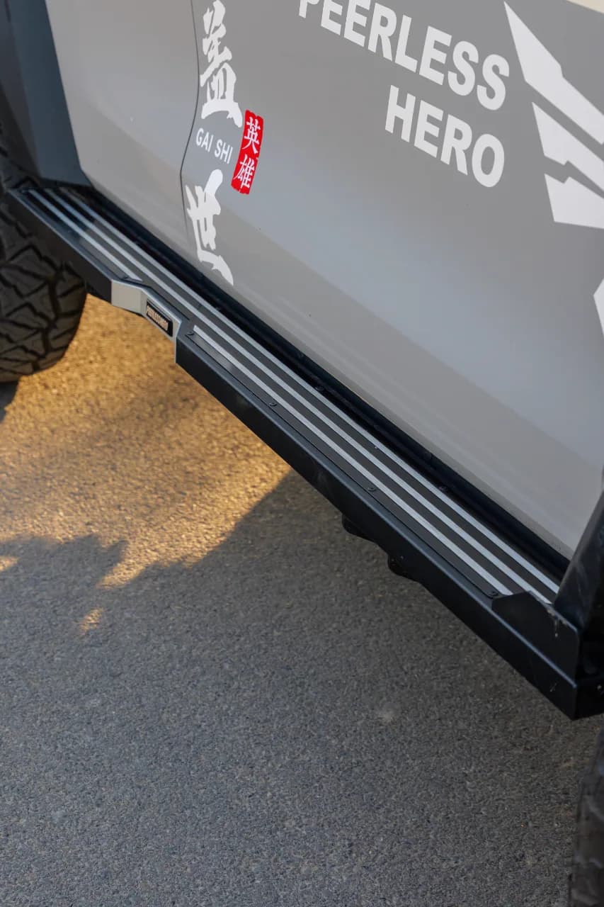 Side step detail, photo 1 of 8