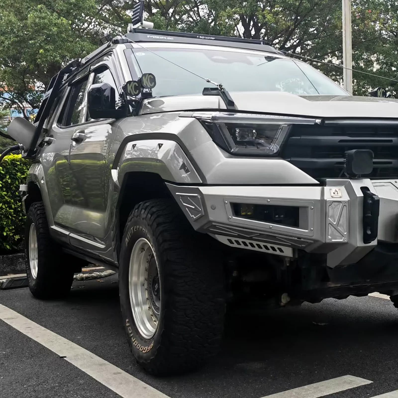 Front bumper detail, photo 1 of 10